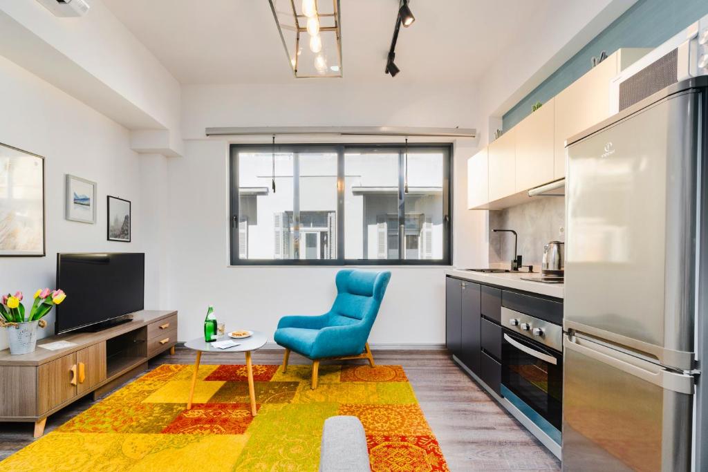 A kitchen or kitchenette at Kula apartments City center Exarchia