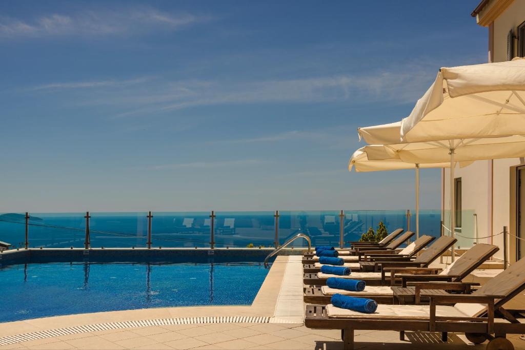 Bazén v ubytování Belle View Hotel - Sea View & Sunset nebo v jeho okolí