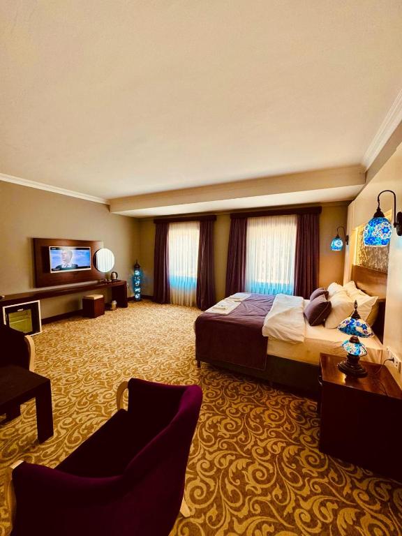 TV a/nebo společenská místnost v ubytování Pamukkale Whiteheaven Suite Hotel