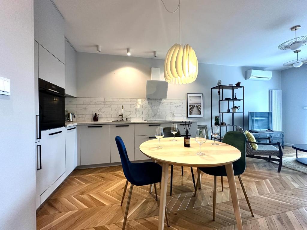Η κουζίνα ή μικρή κουζίνα στο Mieszczańska 25 Apartment - Self check-in 20h - parking & lift