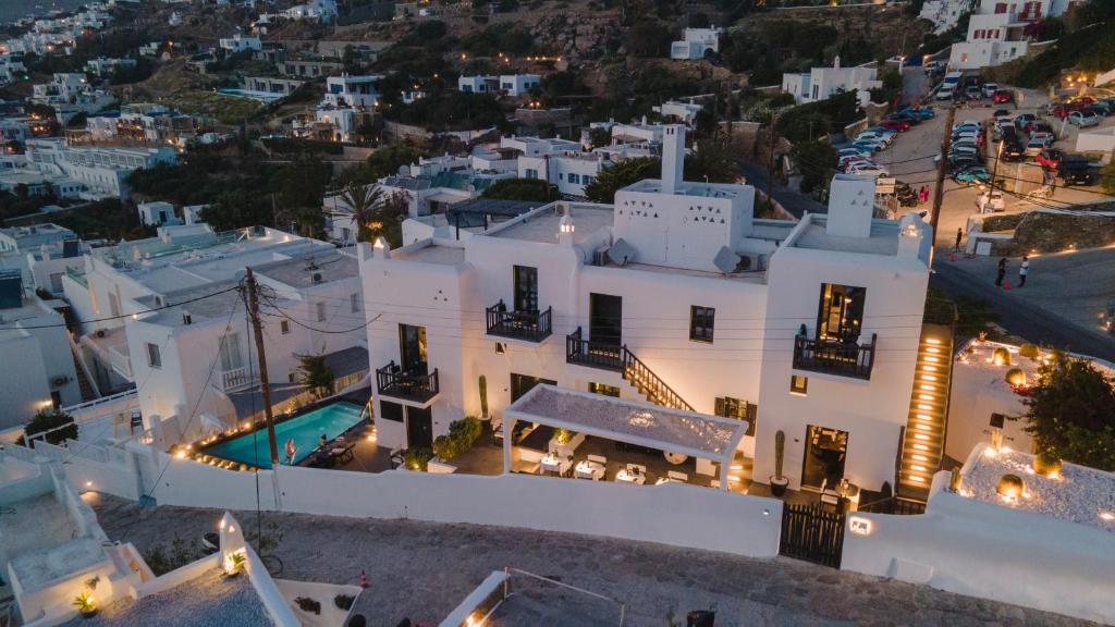 Bazén v ubytování She Mykonos Boutique Hotel nebo v jeho okolí