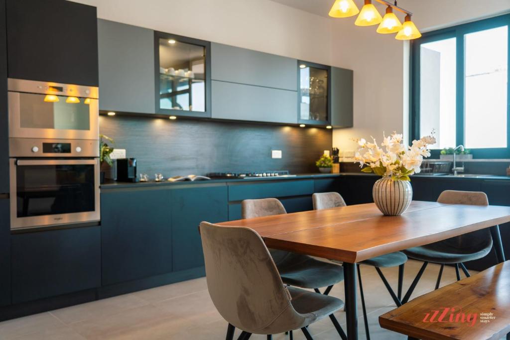 Nhà bếp/bếp nhỏ tại Elegance & Excitement Luxury Downtown Escape