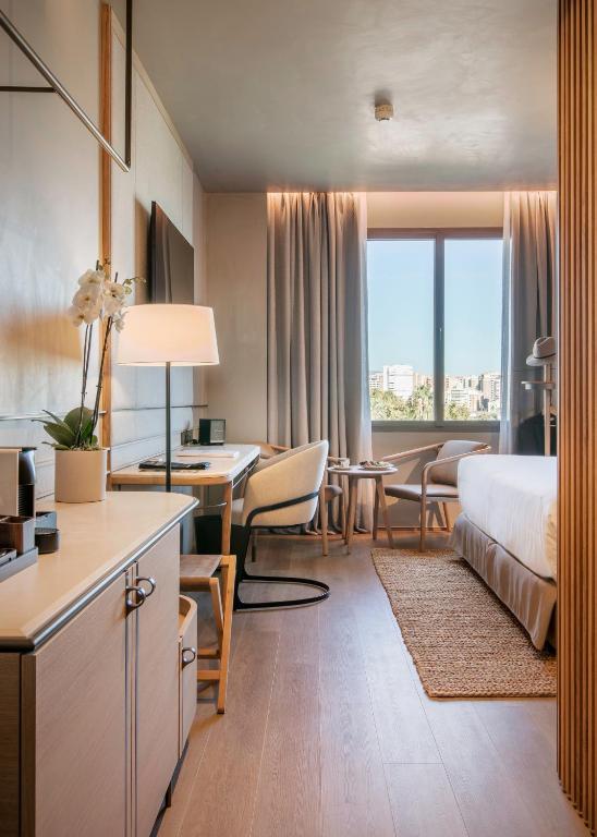 Postel nebo postele na pokoji v ubytování Only YOU Hotel Málaga