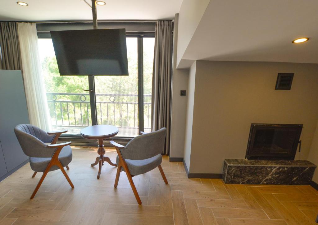 TV a/nebo společenská místnost v ubytování Ağva Casa Rosa Bungalov Otel