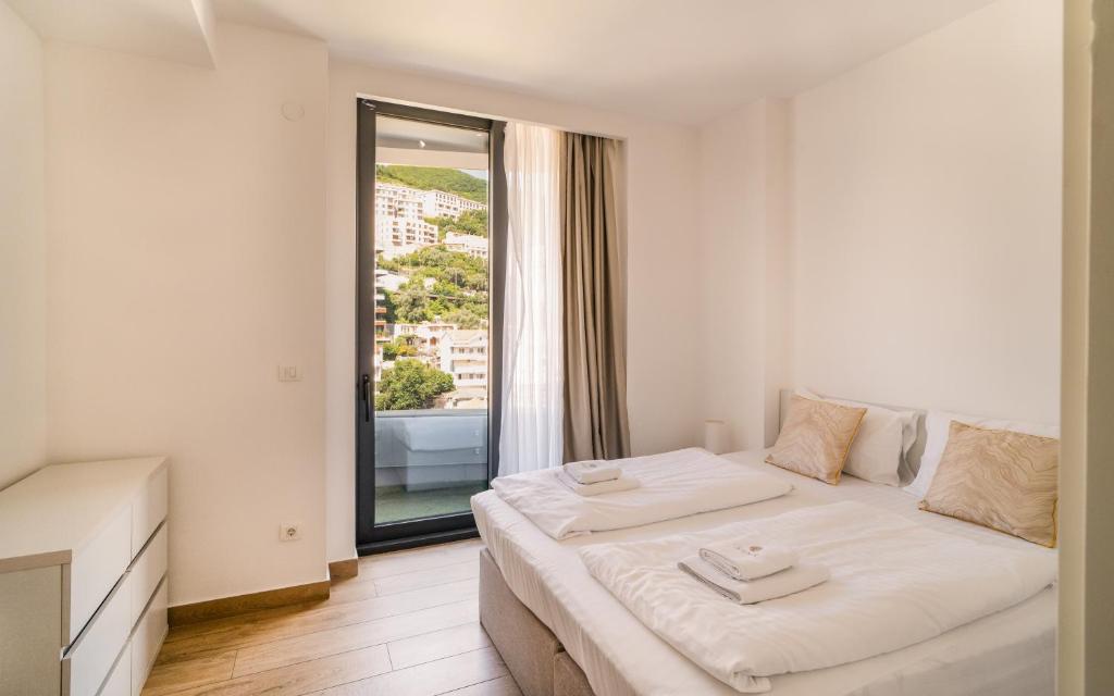 Amare Luxury Apartments - 10