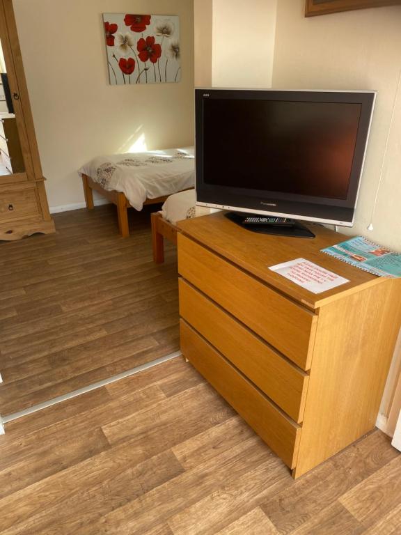 Clarendon Lodge - accommodation only - Salle Jumelle - Accès Au Handicap