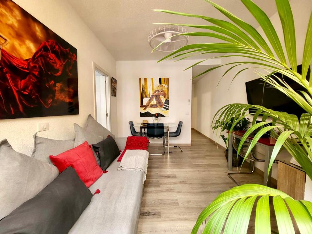2 Bedrooms Flat 50 mts away from Las Canteras beach