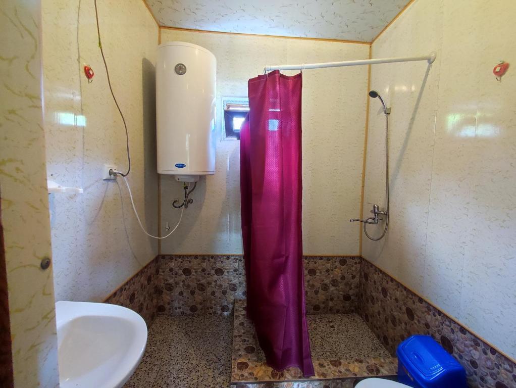 Koupelna v ubytování Guest House Zhora Kaldani