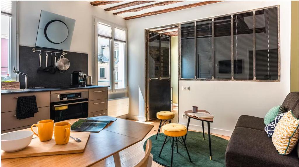 Kuchyňa alebo kuchynka v ubytovaní The 199 - Charming apartment in the heart of Paris