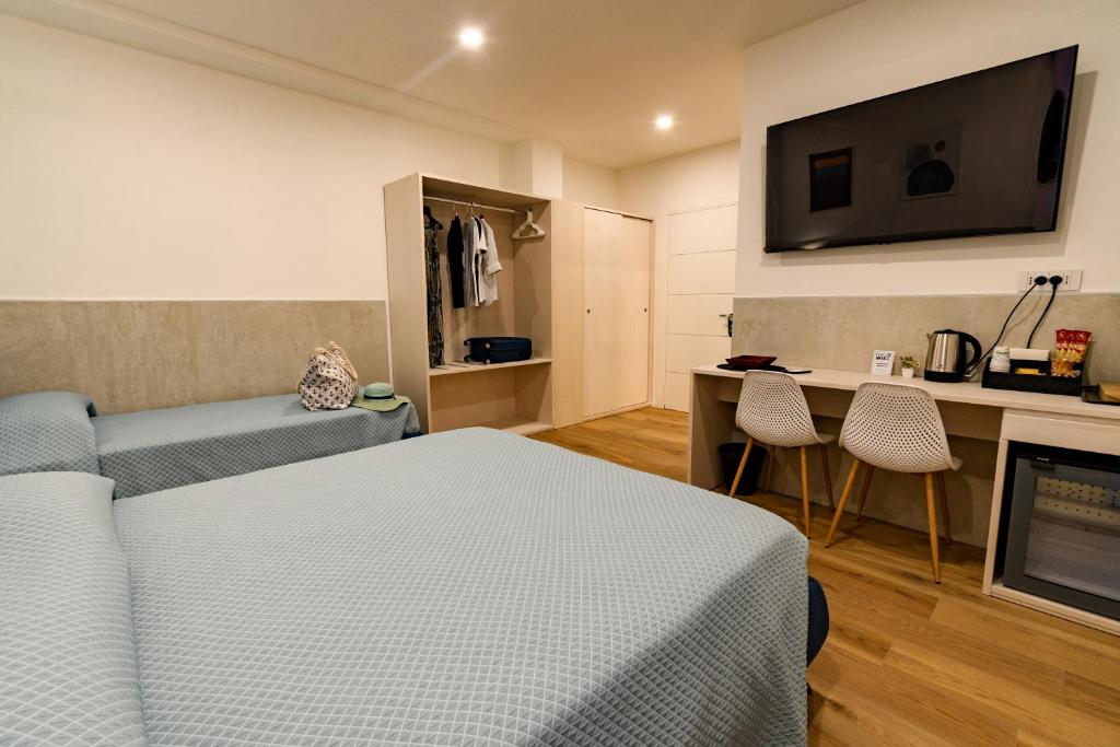 TV a/nebo společenská místnost v ubytování Harbor Rooms - Cala Gonone