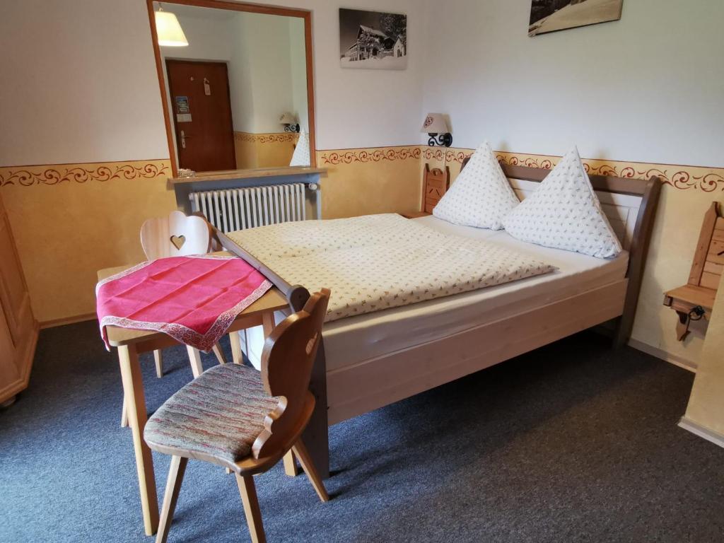 Pfeiffer Alm am Sonnenhang mit Blick auf die Zugspitze - 7