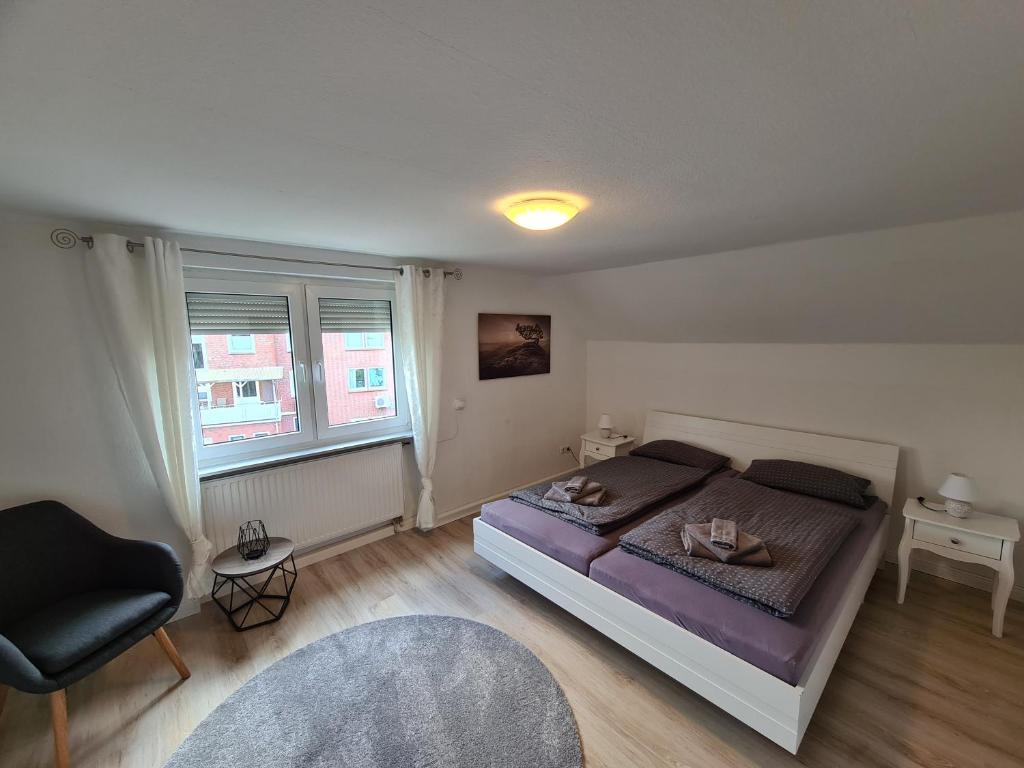 Postel nebo postele na pokoji v ubytování Stadtoase am Rathaus Emden