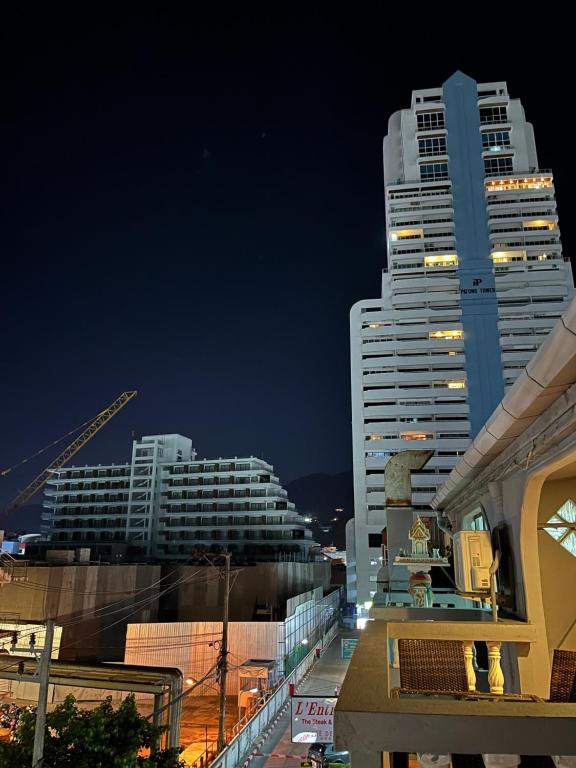 Big Boys' Bed & Burger - Patong Beach - Resim 34