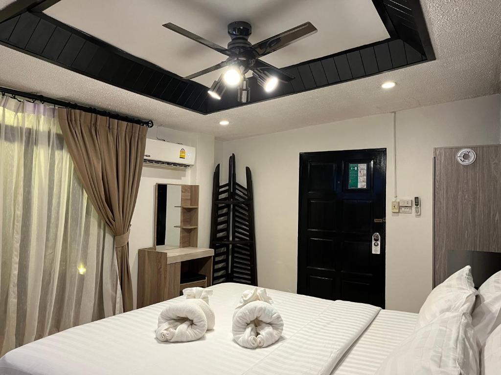 Big Boys' Bed & Burger - Patong Beach - Resim 35