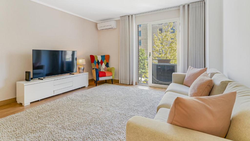 Spacious Lumiar 3BR by LovelyStay