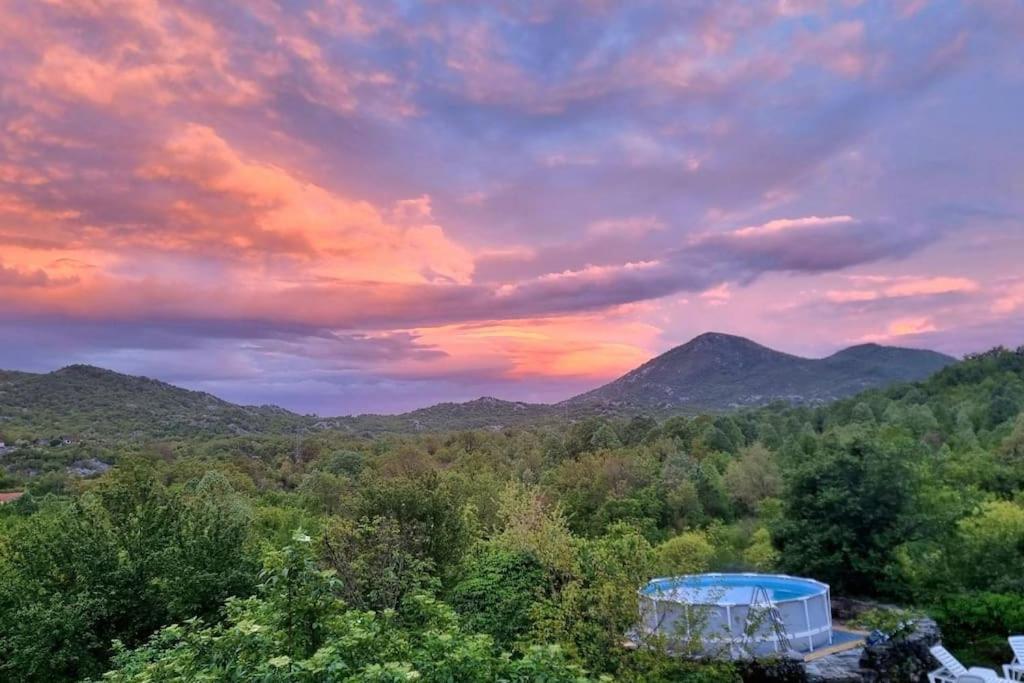 Sunny Valley Traditional house, Mužovići (updated prices 2024)