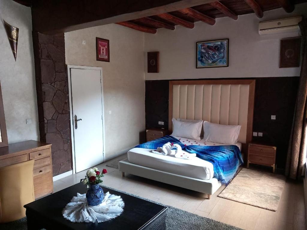 Postel nebo postele na pokoji v ubytování Auberge kasbah tifirte