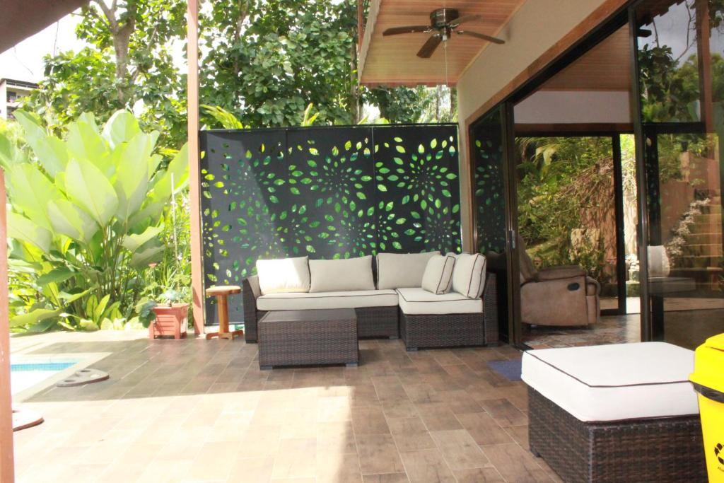 Posezení v ubytování Villas Corcovado-AC-Jacuzzi-Pool-Great Views-Nature-Relaxing