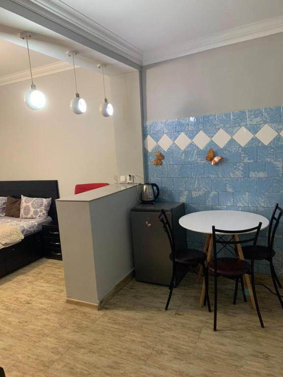 Postel nebo postele na pokoji v ubytování Cherqe Guest House