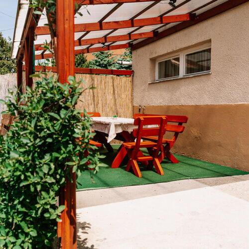 Patio nebo venkovní prostory v ubytování PICNIC Vendégház