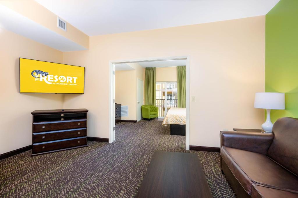 The Resort at Governor's Crossing - King Studio Met Bankbed