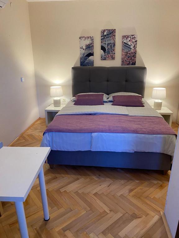 Postel nebo postele na pokoji v ubytování Dora