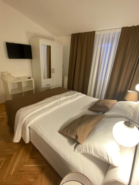 Postel nebo postele na pokoji v ubytování Dora