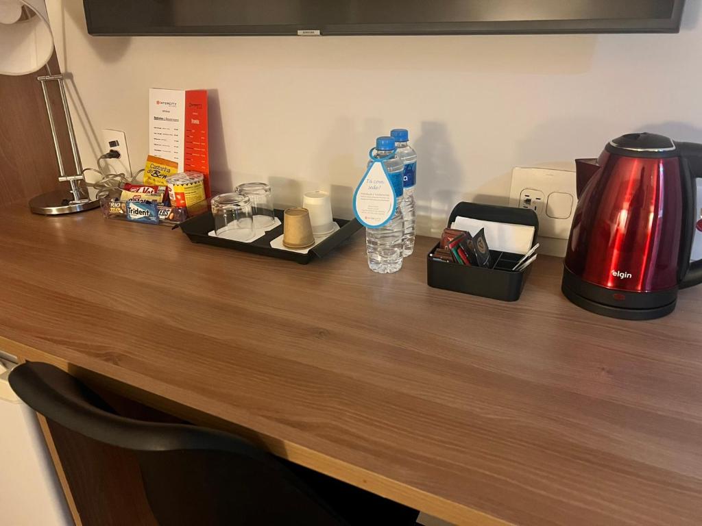 Comodidades para preparar café e chá em Intercity BH Expo