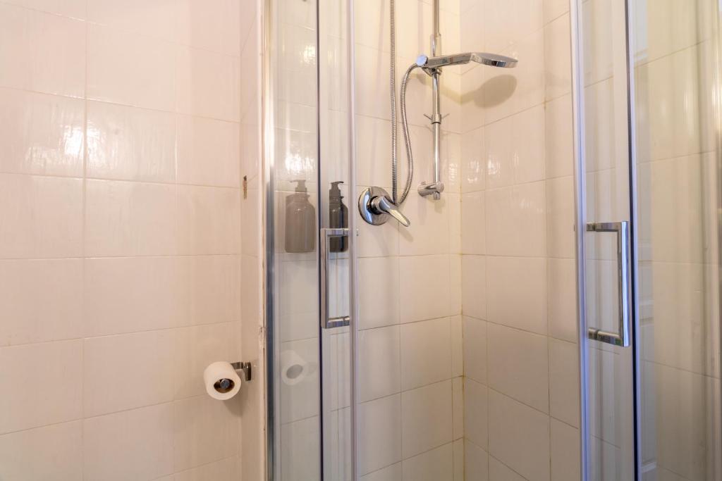 Koupelna v ubytování Joe Litty Rooms