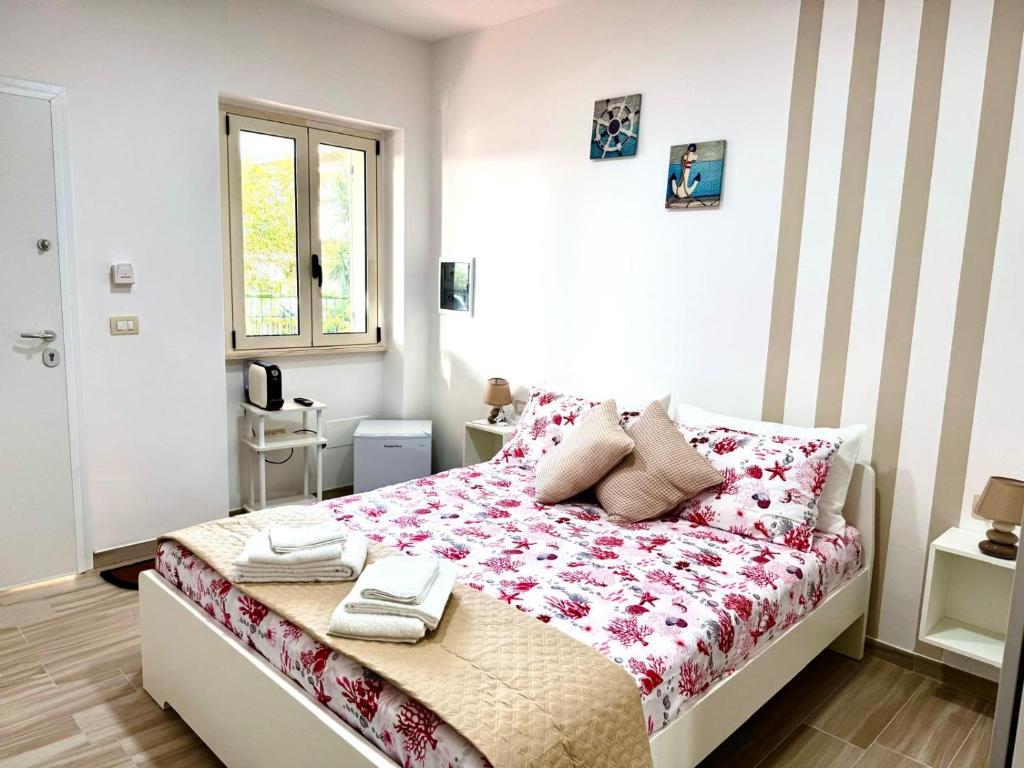 Postel nebo postele na pokoji v ubytování Elegant Dei Rooms