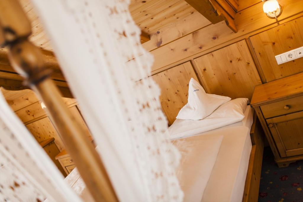 Postel nebo postele na pokoji v ubytování Hotel Goldene Rose