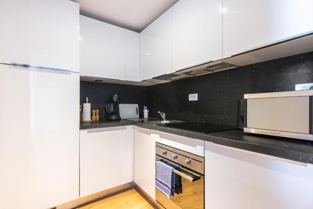 Riverside Palace Apartments - 11