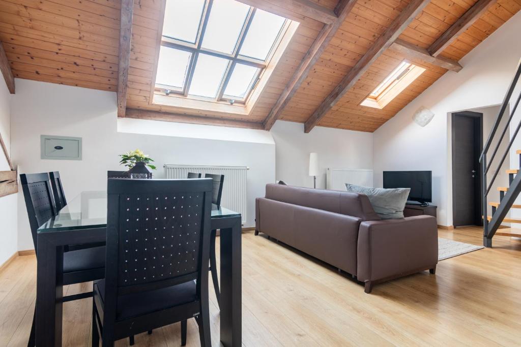 Riverside Palace Apartments - 1