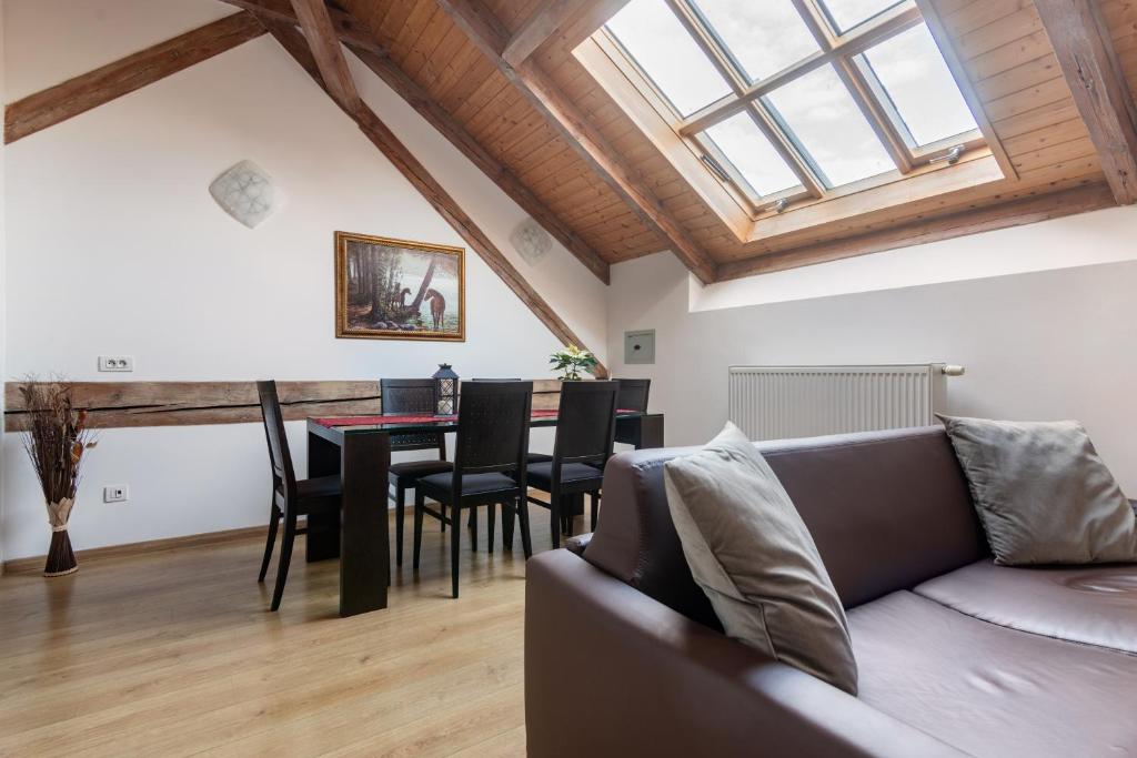 Riverside Palace Apartments - 4