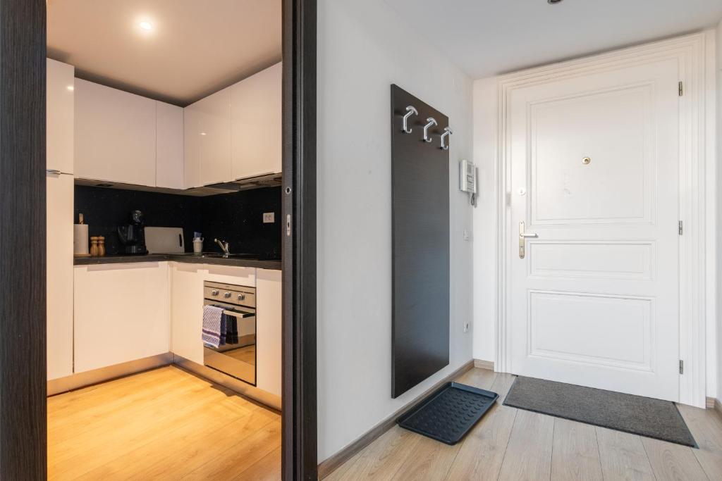 Riverside Palace Apartments - 10