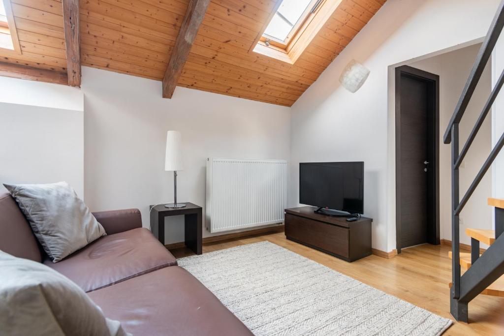 Riverside Palace Apartments - 3