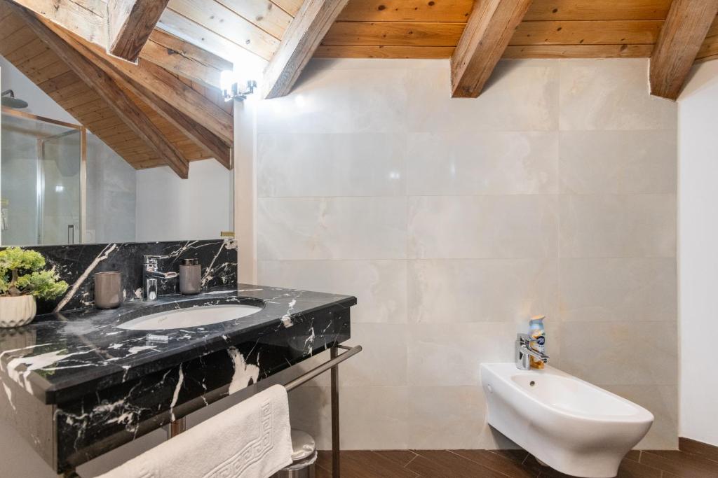 Riverside Palace Apartments - 16