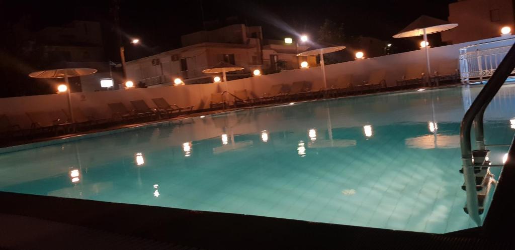 Bazén v ubytování Dinos Pool Apartment nebo v jeho okolí