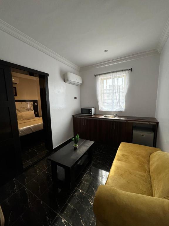 Posezení v ubytování Posh Hotel and Suites Ikeja
