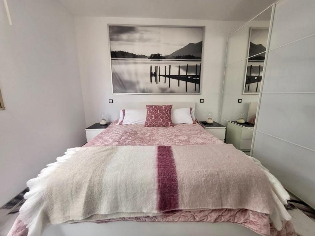 Postel nebo postele na pokoji v ubytování 2 Bedrooms Flat + Balcony + Parking at Las Canteras Beach
