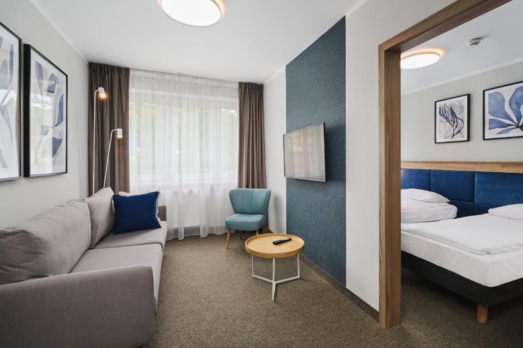 Postel nebo postele na pokoji v ubytování Hotel Halo Toruń