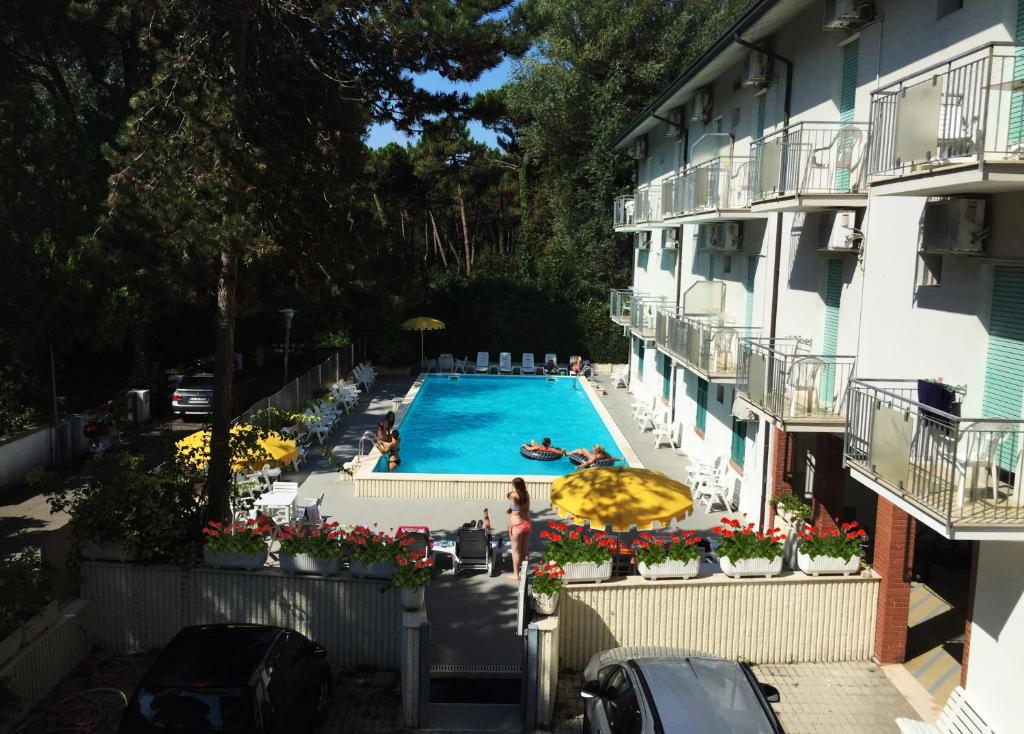 The swimming pool at or close to B&B Promenade Hotel Simple con Piscina