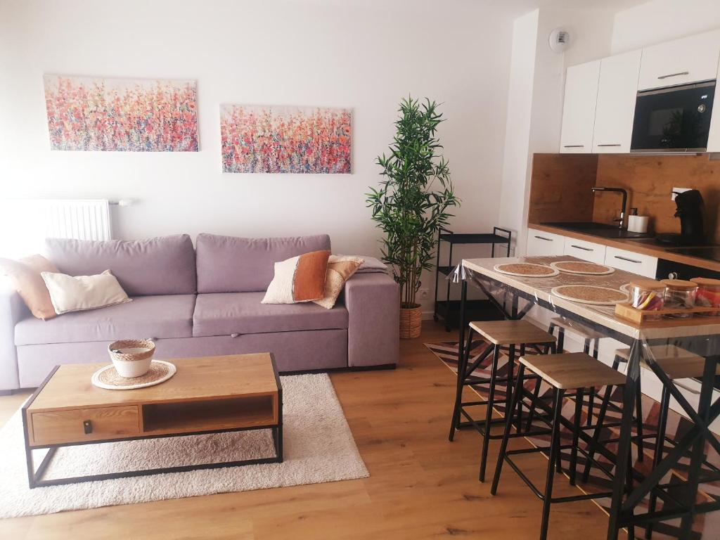 Photo de la galerie de l'établissement 2P Neuf & Confortable - Parking privé - 300m de la gare, à Le Plessis-Bouchard