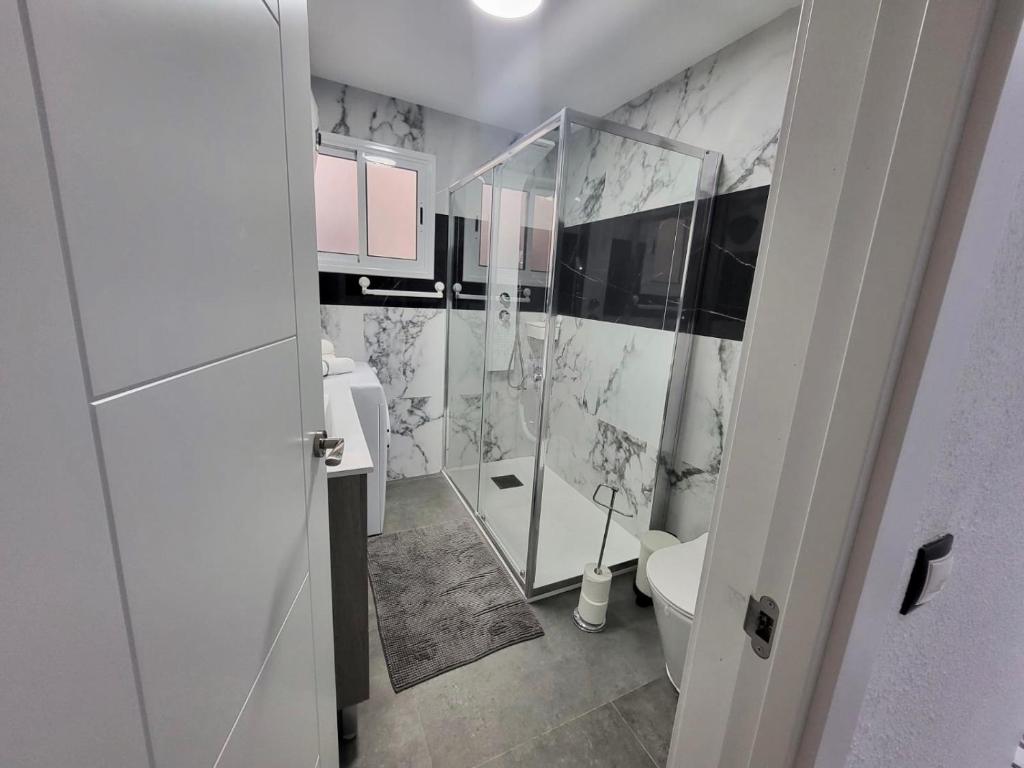 Koupelna v ubytování 2 Bedrooms Flat + Balcony + Parking at Las Canteras Beach