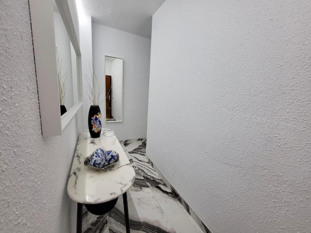 Postel nebo postele na pokoji v ubytování 2 Bedrooms Flat + Balcony + Parking at Las Canteras Beach