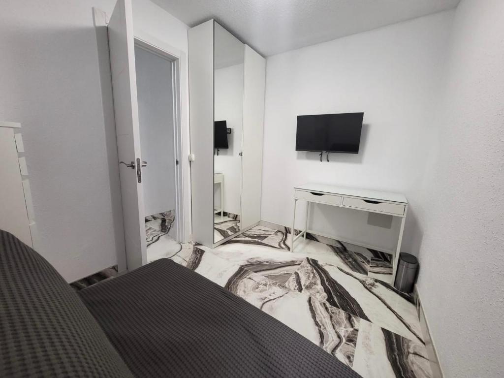 TV a/nebo společenská místnost v ubytování 2 Bedrooms Flat + Balcony + Parking at Las Canteras Beach