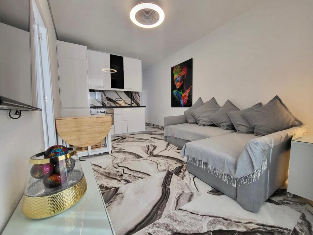 Postel nebo postele na pokoji v ubytování 2 Bedrooms Flat + Balcony + Parking at Las Canteras Beach