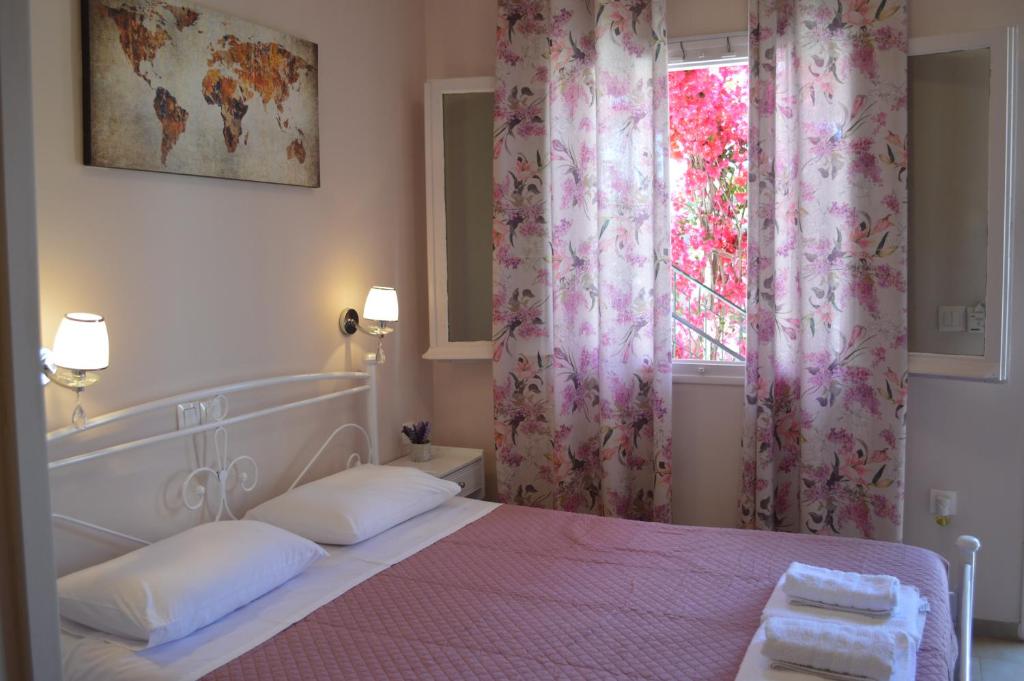 Postel nebo postele na pokoji v ubytování Athina studios