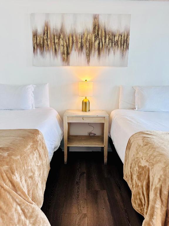 Foghorn Harbor Inn - Family Double Room