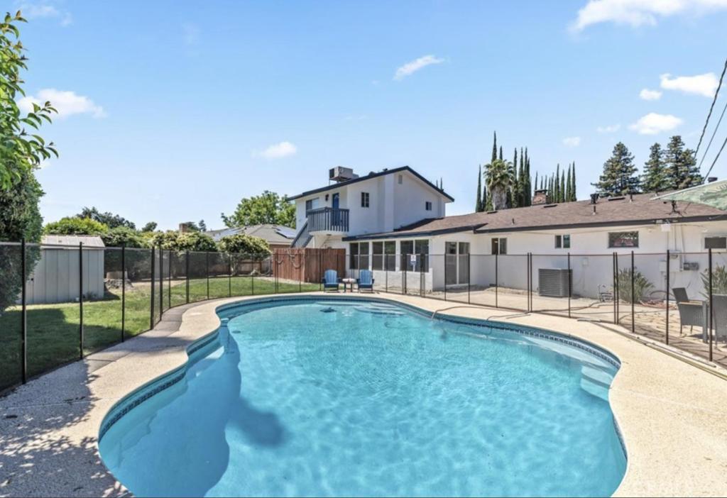 Πισίνα στο ή κοντά στο Homey Pool Fun Gameroom Sunnyside Retreat